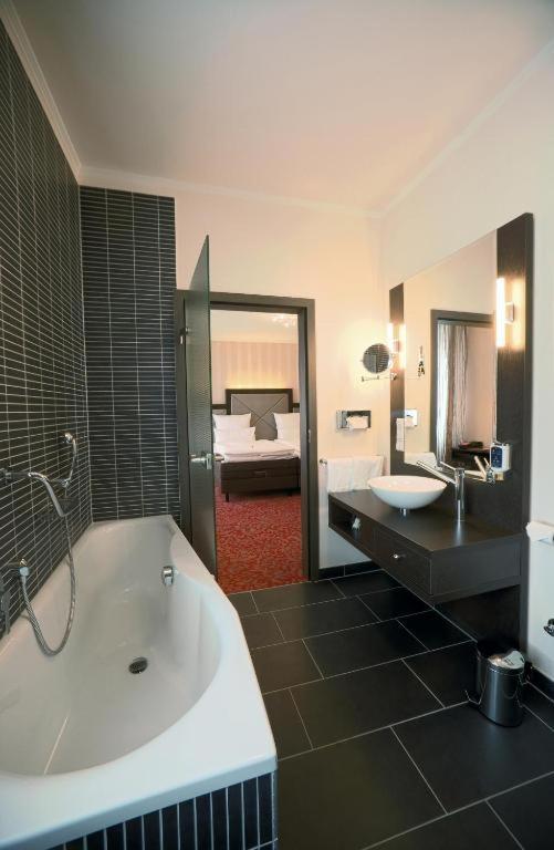 Top Hotel Kraemer โคเบลนซ์ ภายนอก รูปภาพ