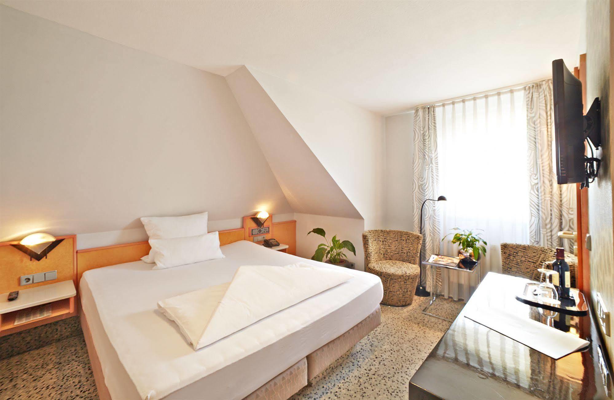 Top Hotel Kraemer โคเบลนซ์ ภายนอก รูปภาพ